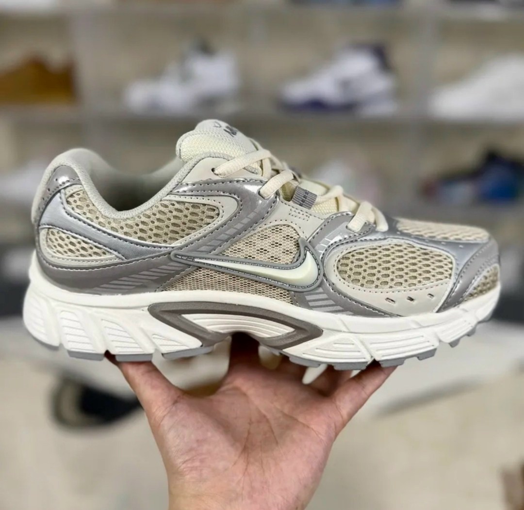 кроссовки nike air,кроссовки air,кроссовки v5 rnr nike,кроссовки nike v5 rnr серый бежевый темно,кроссовки nike zoom vomero 5
