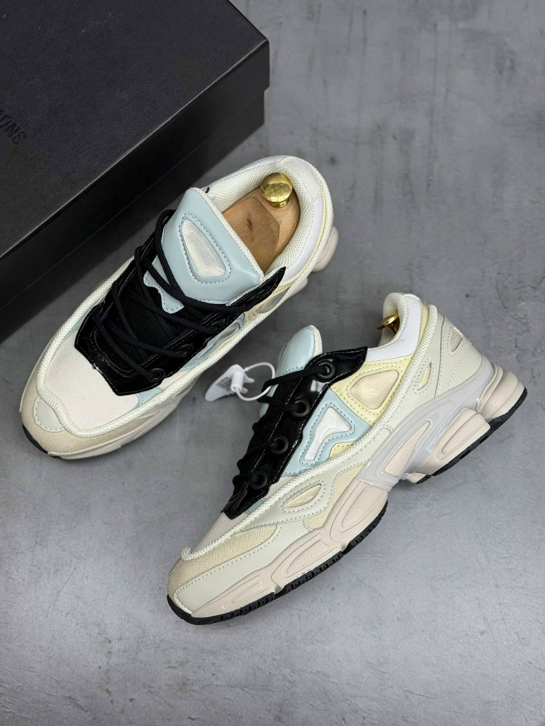 кроссовки adidas raf simons ozweego 3,adidas raf simons ozweego 3 cream white,adidas raf simons ozweego 3,кроссовки adidas raf simons ozweego cream white,adidas ozweego 3 raf simons cream white core b