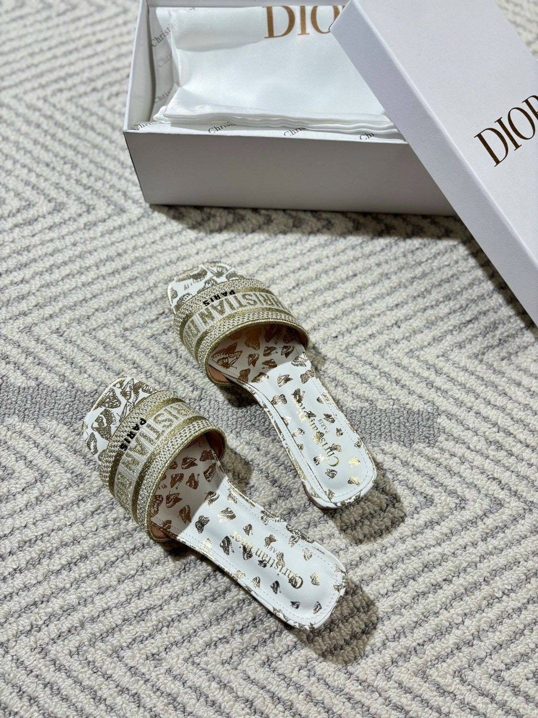 босоножки сабо кристиан диор женские,шлепанцы кристиан диор,шлепанцы christian dior,шлепки диор,босоножки christian dior