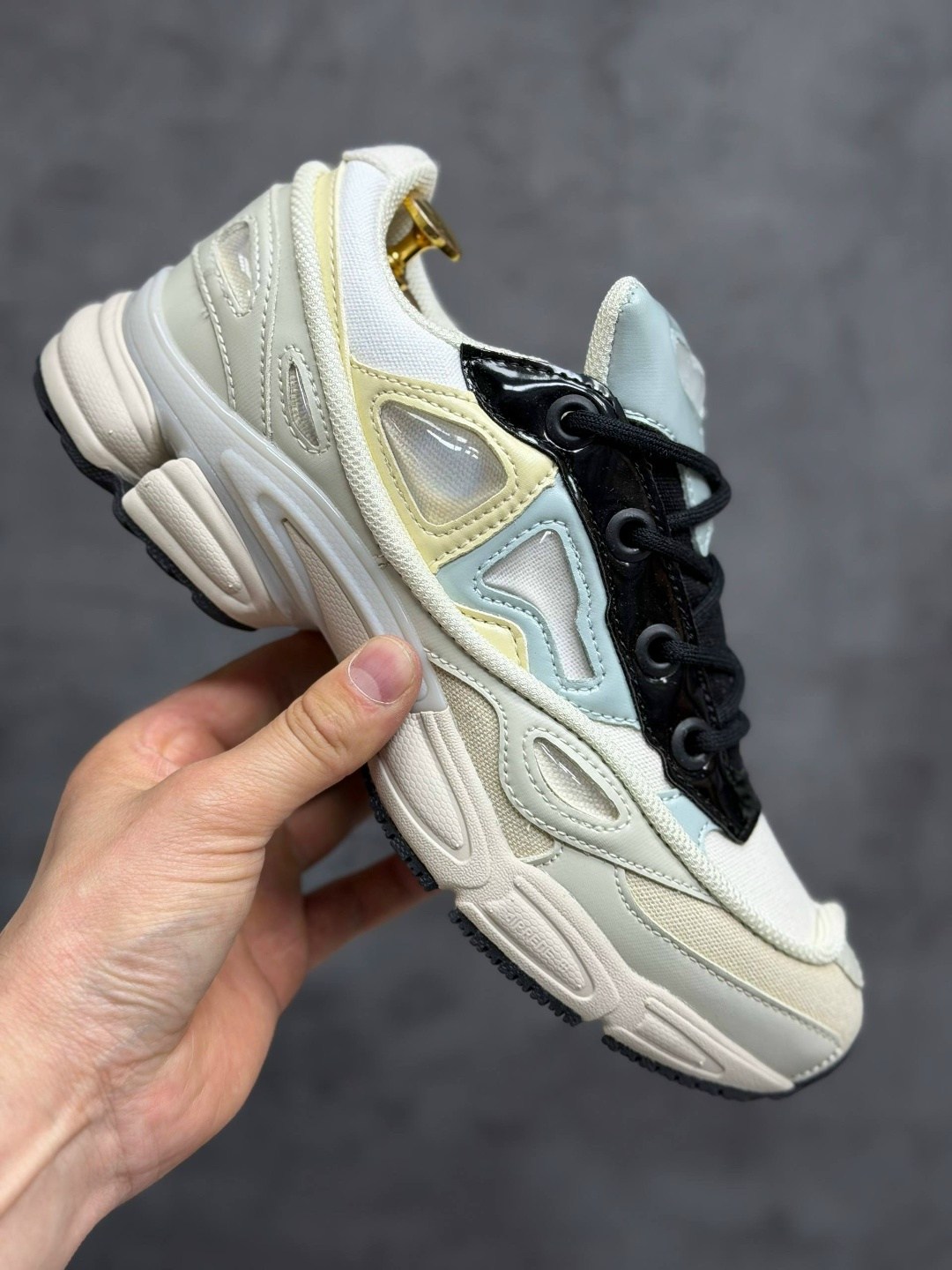 кроссовки adidas raf simons ozweego 3,adidas raf simons ozweego 3 cream white,adidas raf simons ozweego 3,кроссовки adidas raf simons ozweego cream white,adidas ozweego 3 raf simons cream white core b