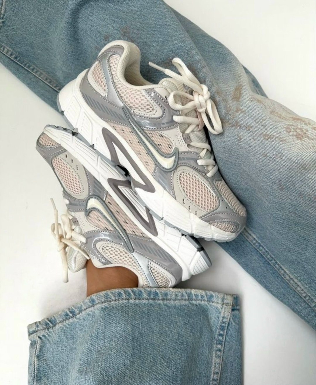 кроссовки nike air,кроссовки air,кроссовки v5 rnr nike,кроссовки nike v5 rnr серый бежевый темно,кроссовки nike zoom vomero 5