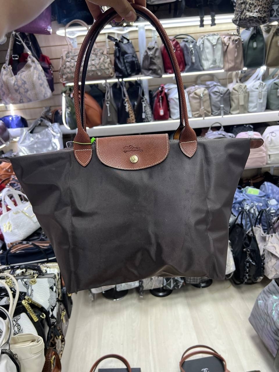 longchamp дорожная сумка le pliage original нейтральный цвет,большая дорожная сумка longchamp le pliage нейтральный цвет,longchamp le pliage,сумка-тоут longchamp le pliage среднего размера нейтральный