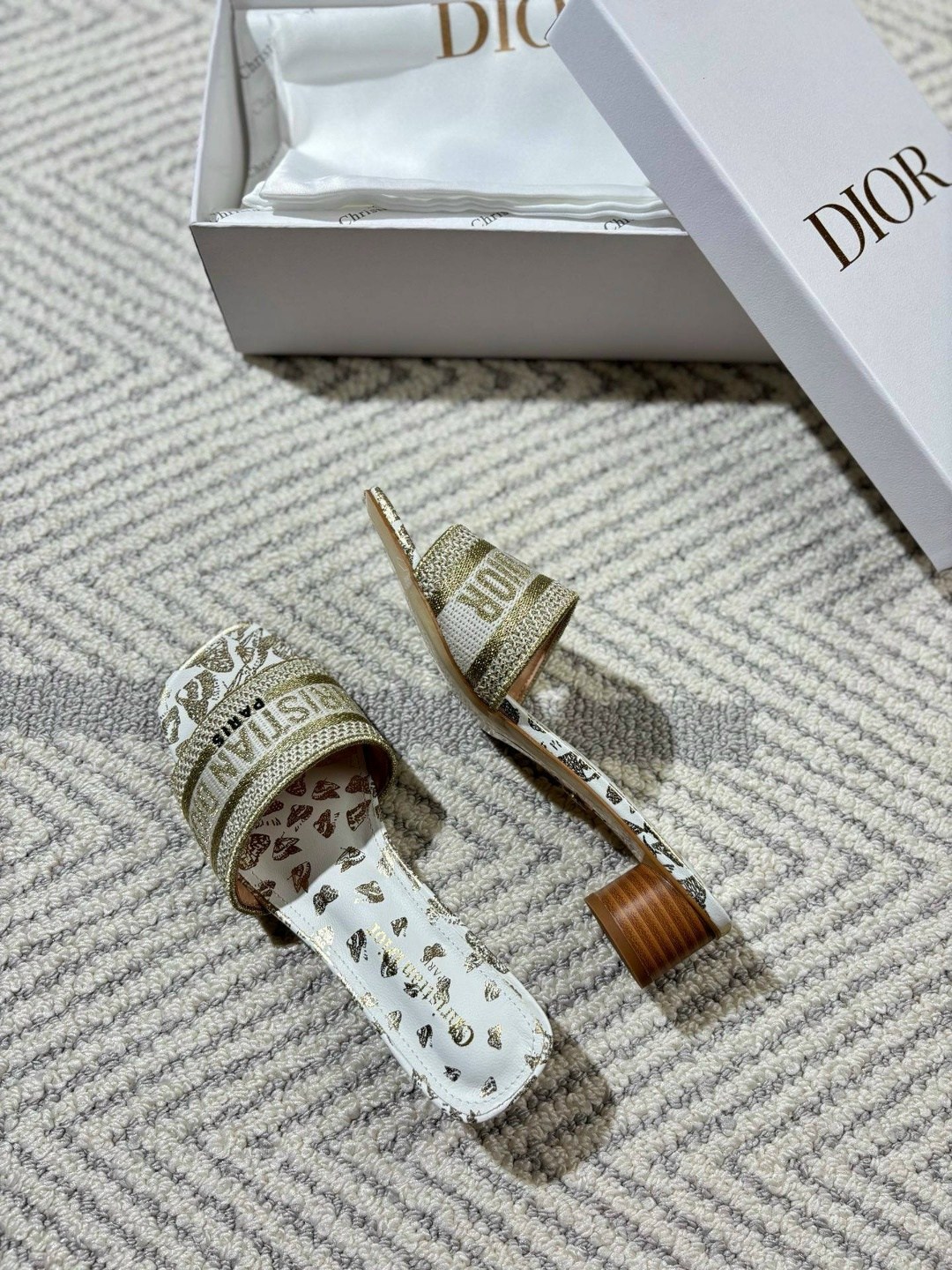 босоножки сабо кристиан диор женские,шлепанцы кристиан диор,шлепанцы christian dior,шлепки диор,босоножки christian dior