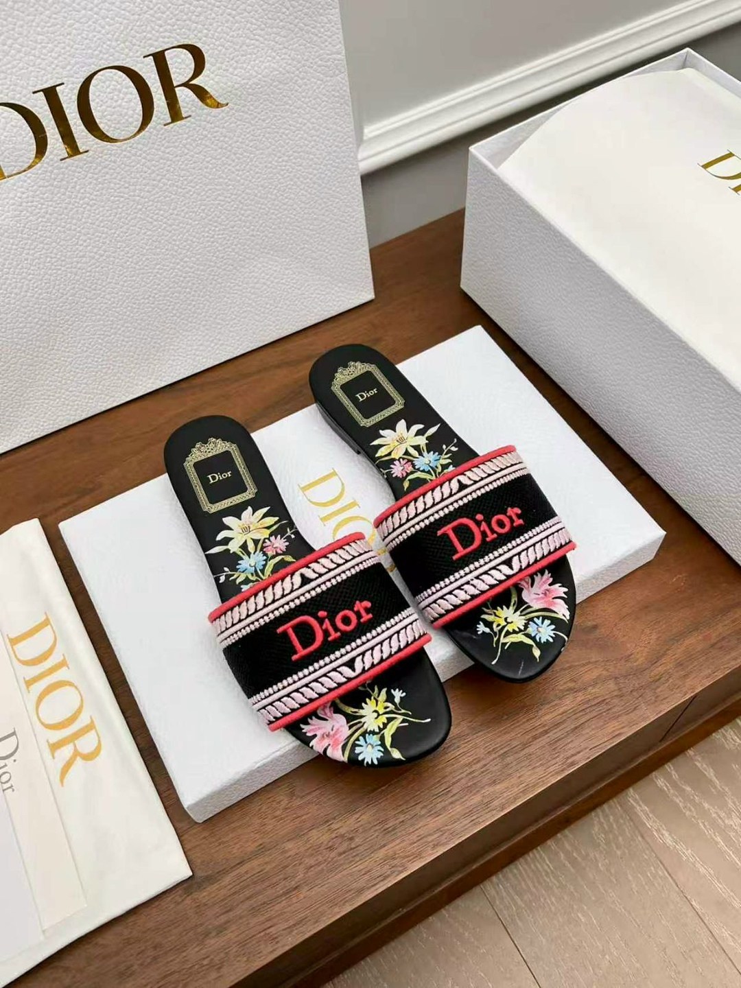 christian dior шлепанцы коллекция 2026,шлепанцы christian dior,шлепки кристиан диор,шлепки диор,шлепки диор женские