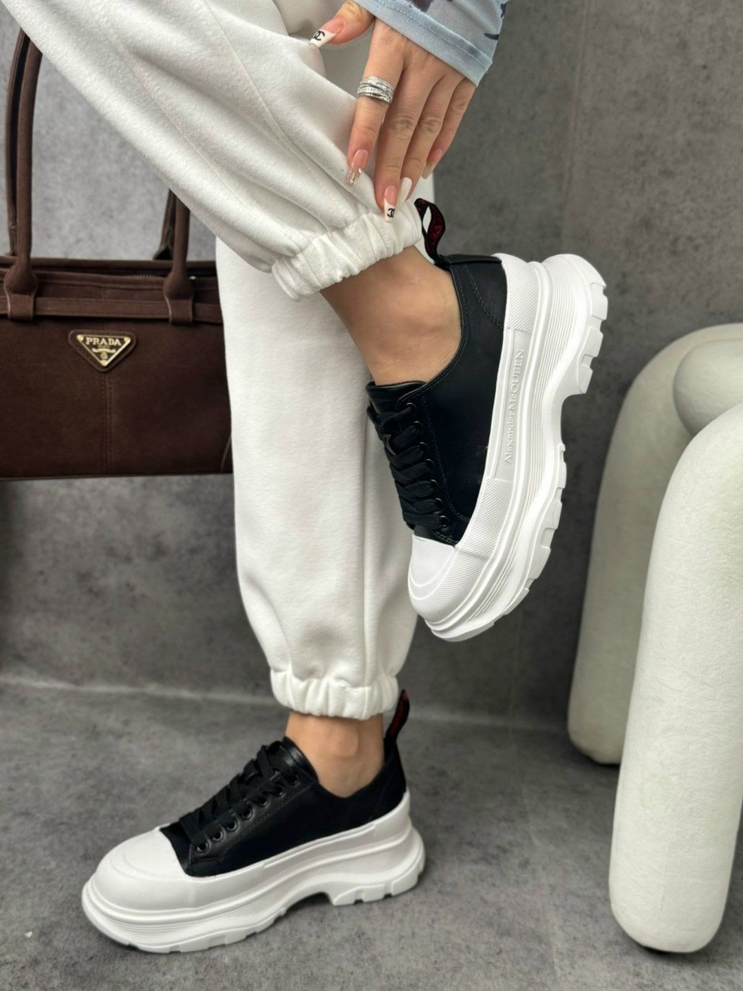 ,кроссовки alexander mcqueen,кроссовки alexander mcqueen lace-up sneaker,кроссовки женскиe,alexander mcqueen кроссовки женские