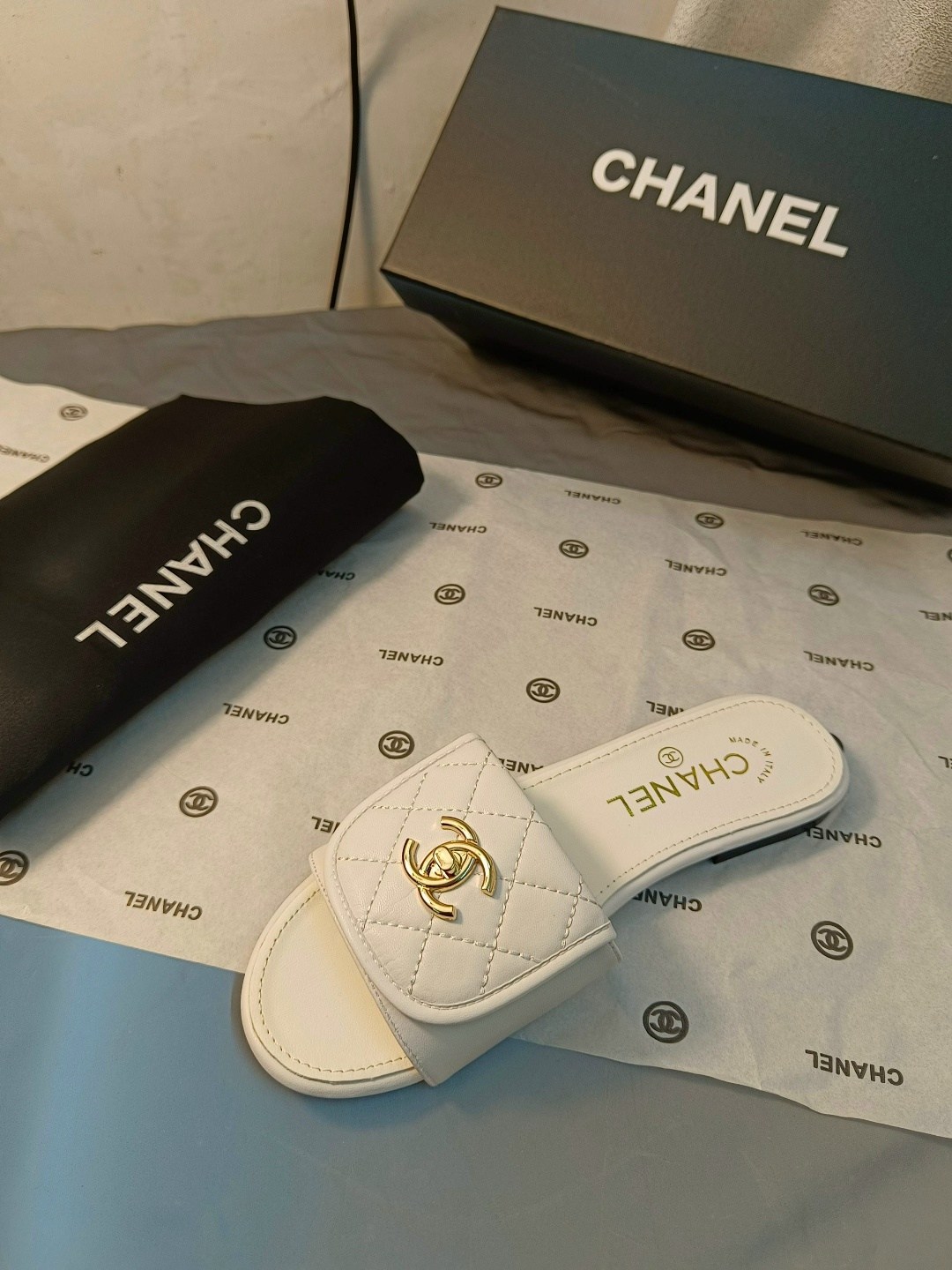 шлепанцы chanel,тапочки женские chanel,тапочки chanel,chanel шлепанцы женские,босоножки chanel