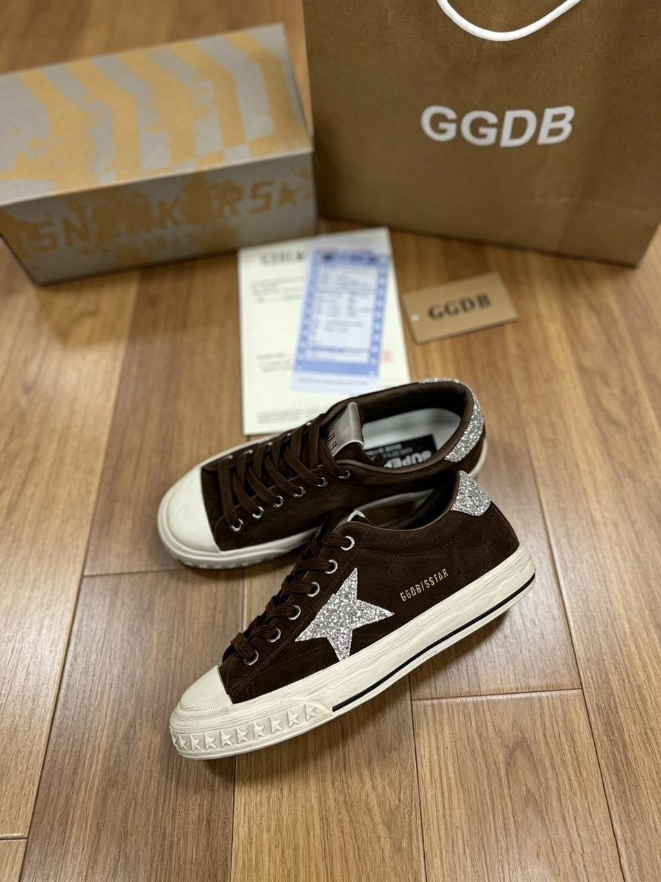 ,кроссовки golden goose,коричневые кроссовки ball star golden goose anthracite silver,мужские замшевые низкие кроссовки с вышитыми звездами superstar golden goose коричневый,кеды golden goose