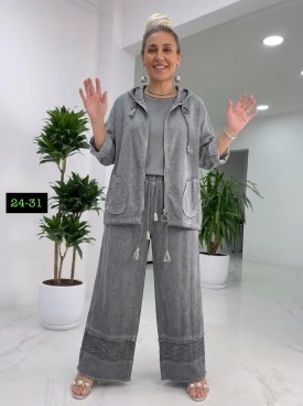 Костюм