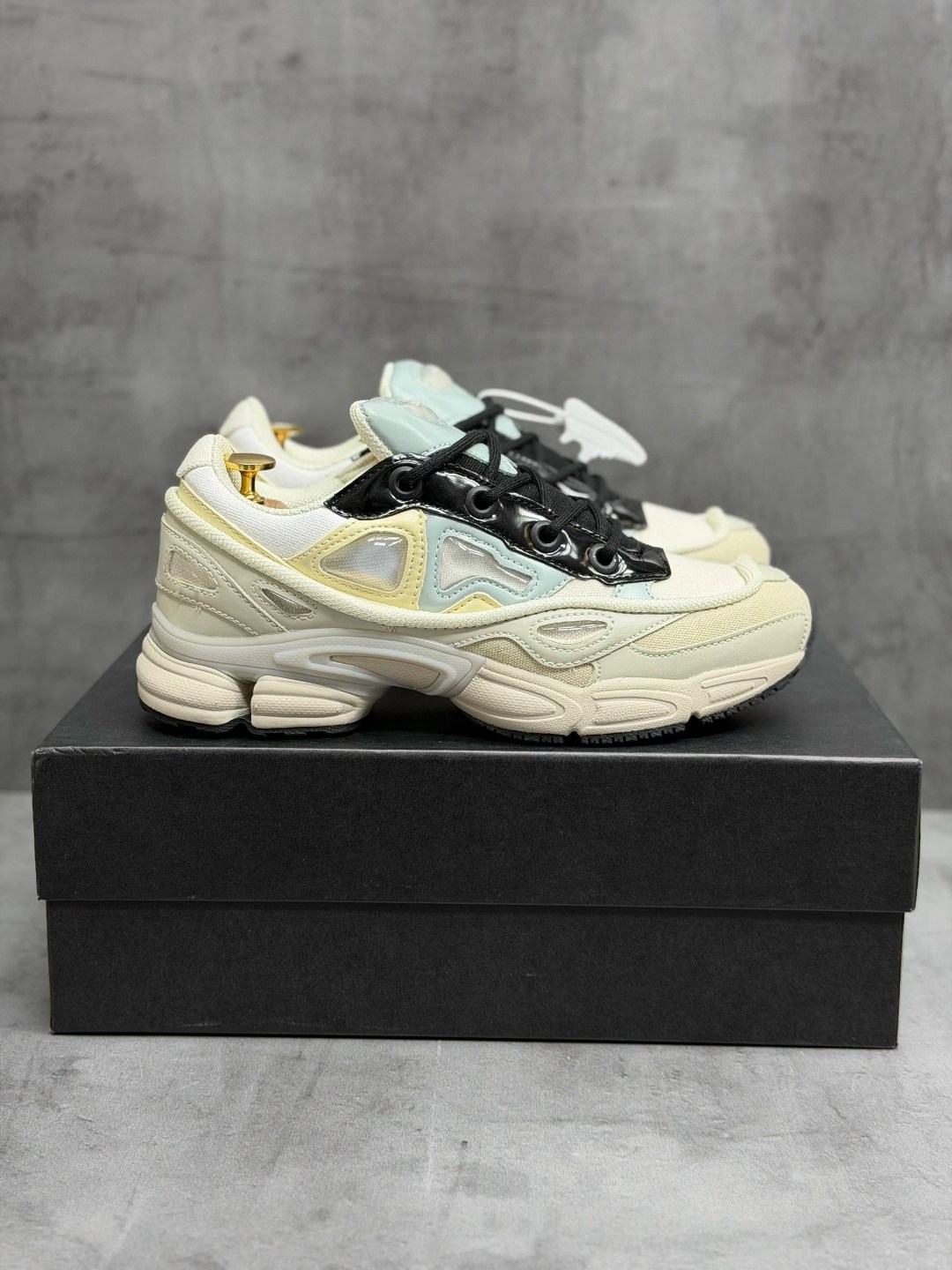 кроссовки adidas raf simons ozweego 3,adidas raf simons ozweego 3 cream white,adidas raf simons ozweego 3,кроссовки adidas raf simons ozweego cream white,adidas ozweego 3 raf simons cream white core b