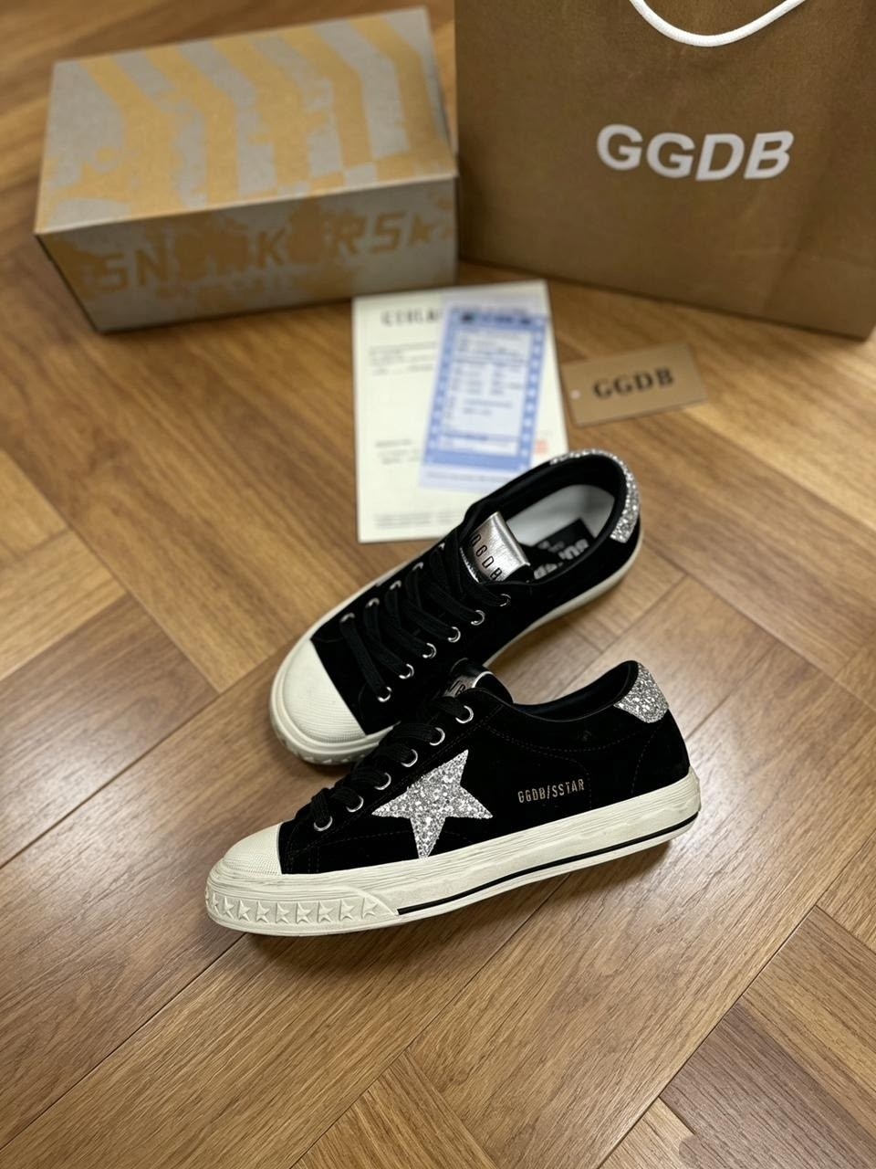 ,кроссовки golden goose,коричневые кроссовки ball star golden goose anthracite silver,мужские замшевые низкие кроссовки с вышитыми звездами superstar golden goose коричневый,кеды golden goose