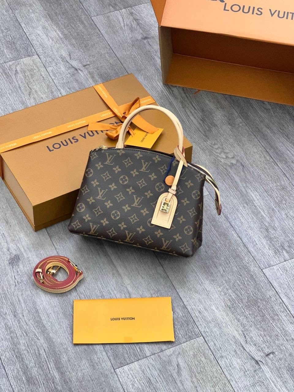женская сумка louis vuitton,louis vuitton сумка,сумка от луи виттон,louis vuitton сумка на плечо,сумка louis vuitton из натуральной кожи