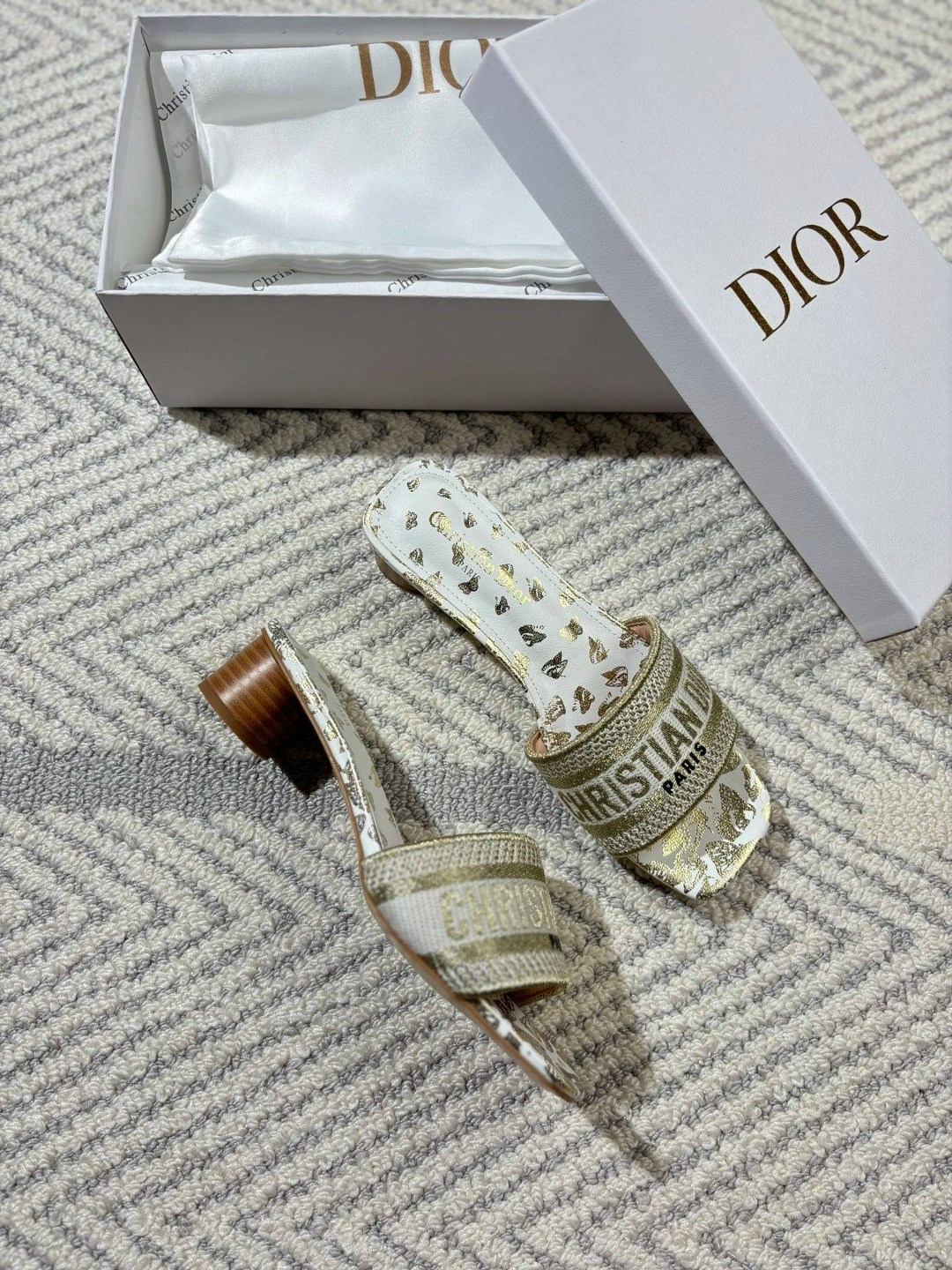 босоножки сабо кристиан диор женские,шлепанцы кристиан диор,шлепанцы christian dior,шлепки диор,босоножки christian dior