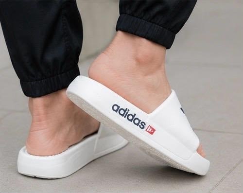 шлепанцы adidas,тапочки adidas,шлепки adidas adilette белые,сланцы adidas,сланцы adidas originals