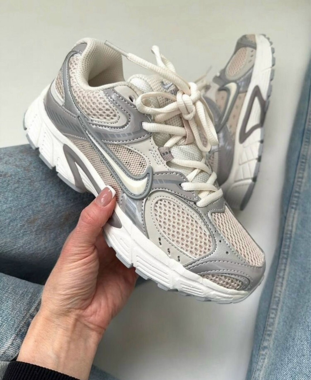 кроссовки nike air,кроссовки air,кроссовки v5 rnr nike,кроссовки nike v5 rnr серый бежевый темно,кроссовки nike zoom vomero 5