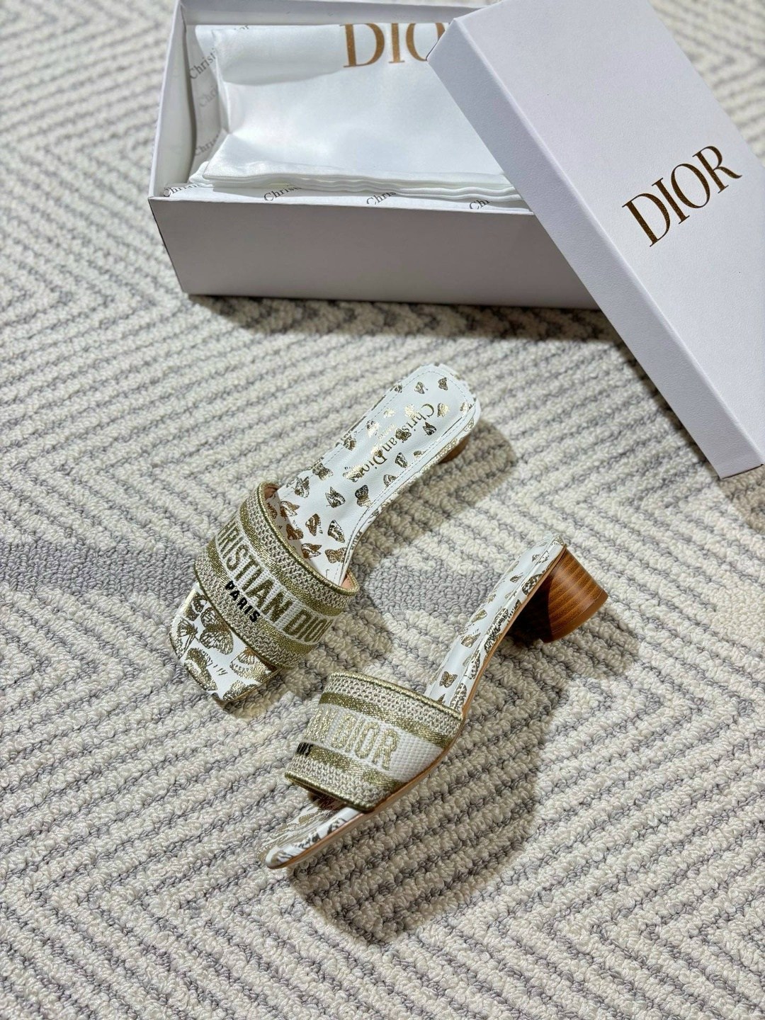босоножки сабо кристиан диор женские,шлепанцы кристиан диор,шлепанцы christian dior,шлепки диор,босоножки christian dior