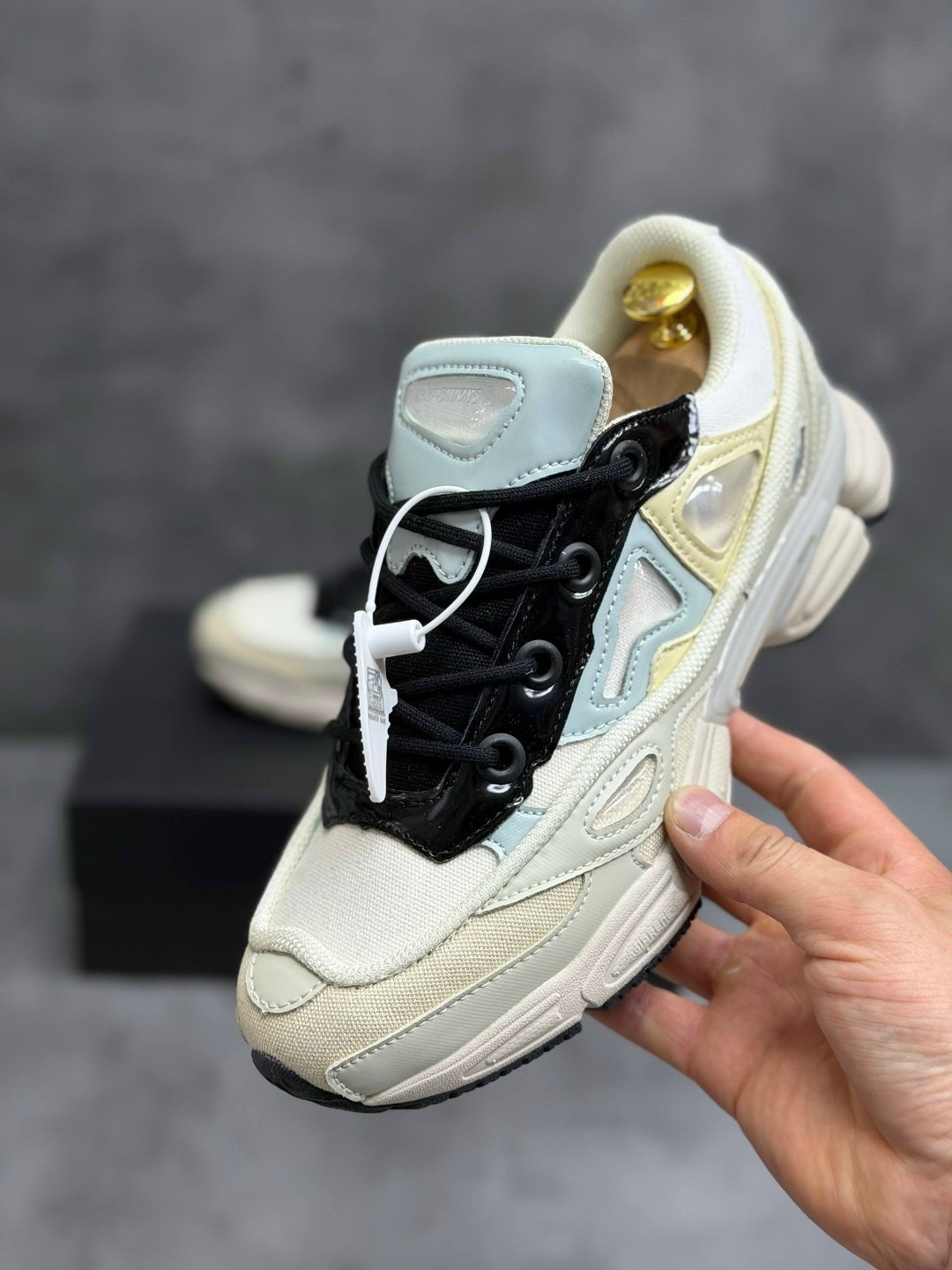 кроссовки adidas raf simons ozweego 3,adidas raf simons ozweego 3 cream white,adidas raf simons ozweego 3,кроссовки adidas raf simons ozweego cream white,adidas ozweego 3 raf simons cream white core b