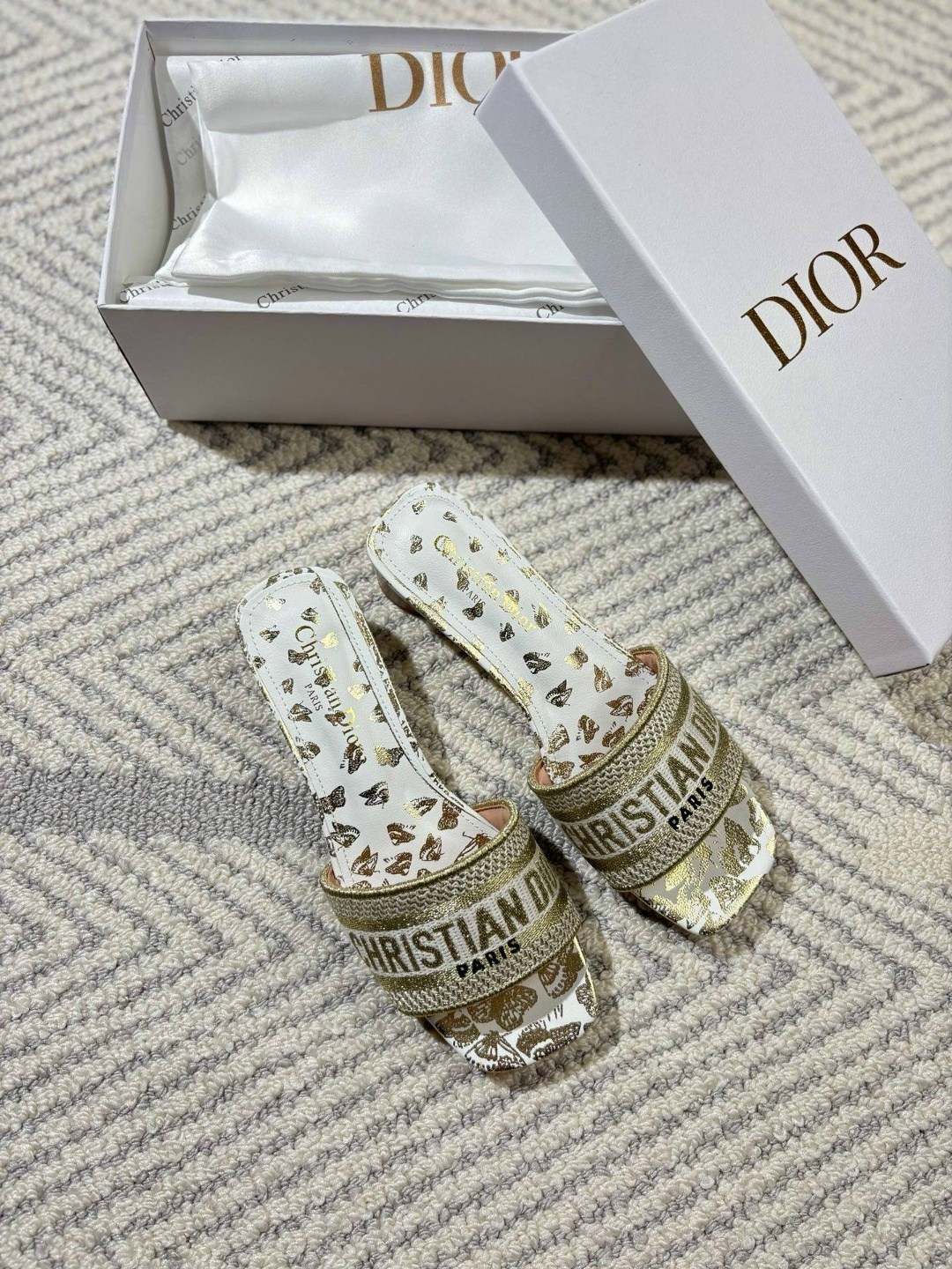 босоножки сабо кристиан диор женские,шлепанцы кристиан диор,шлепанцы christian dior,шлепки диор,босоножки christian dior