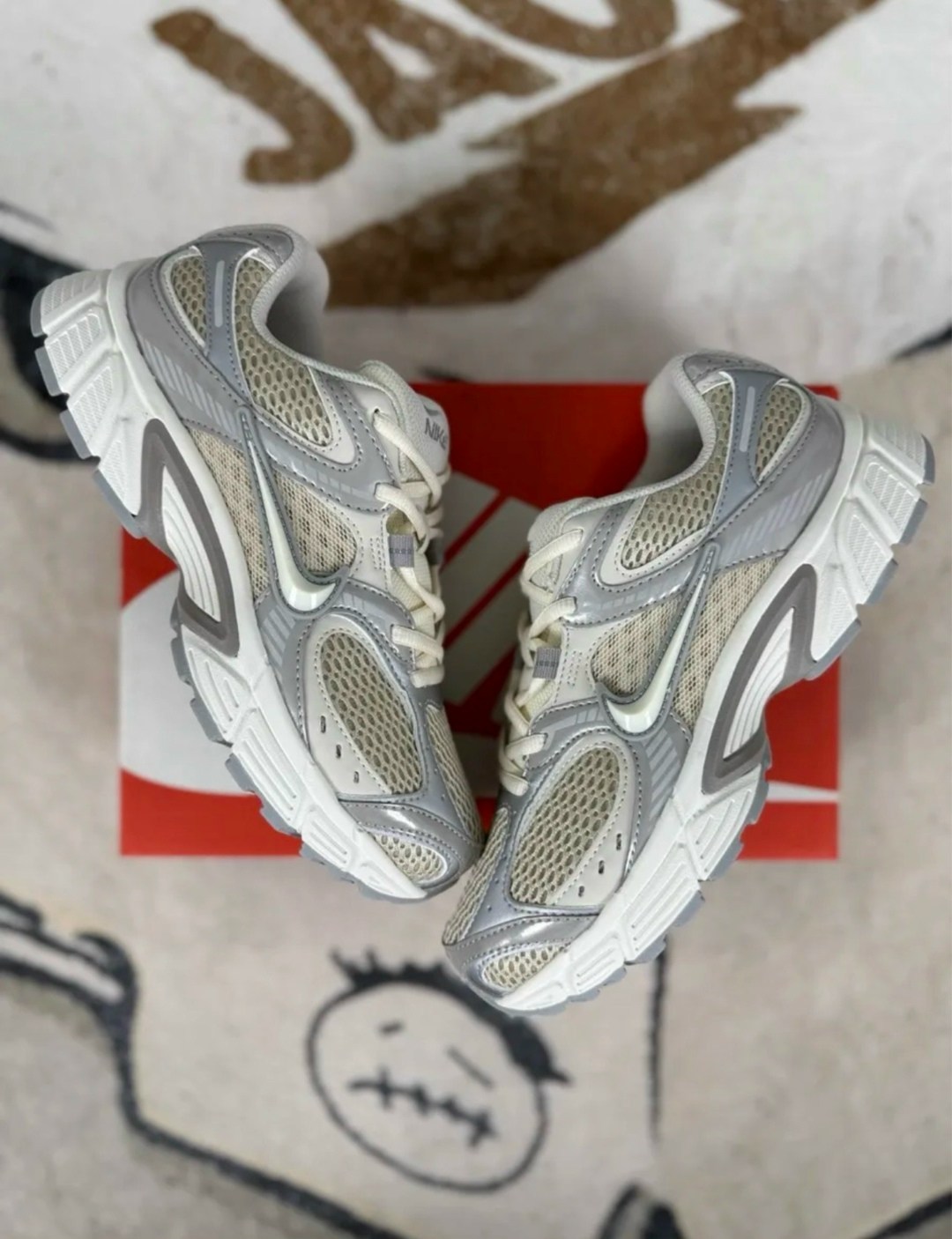 кроссовки nike air,кроссовки air,кроссовки v5 rnr nike,кроссовки nike v5 rnr серый бежевый темно,кроссовки nike zoom vomero 5