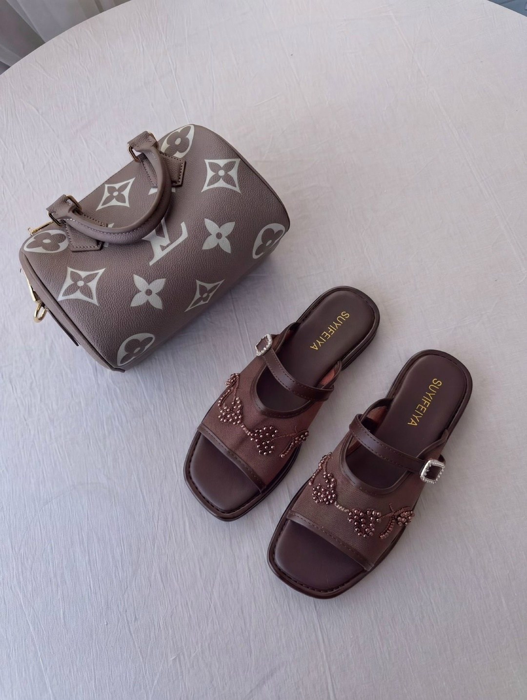 луи виттон шлепки женские,шлепанцы louis vuitton,луи виттон сланцы,шлепанцы женские,шлепки луи витон женские