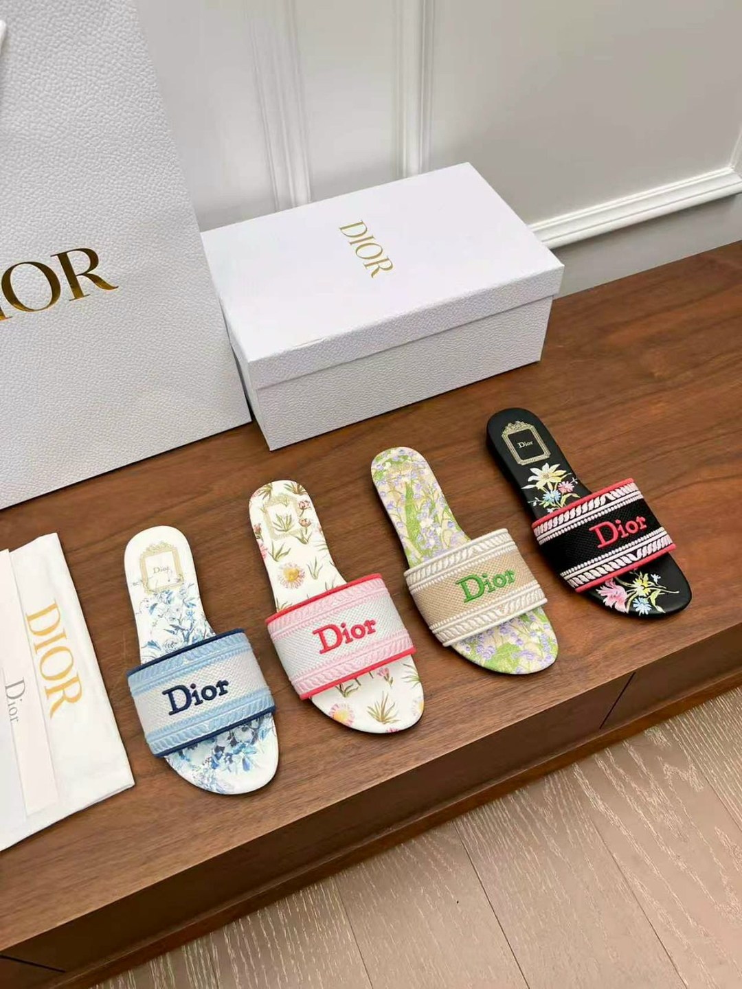 christian dior шлепанцы коллекция 2026,шлепанцы christian dior,шлепки кристиан диор,шлепки диор,шлепки диор женские