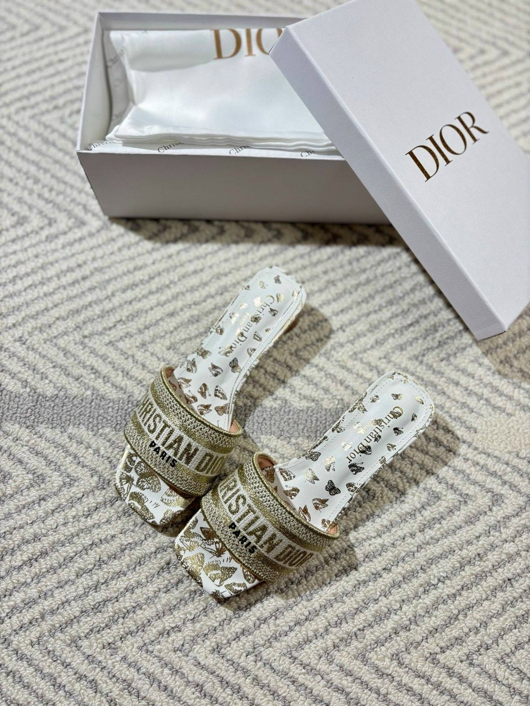 босоножки сабо кристиан диор женские,шлепанцы кристиан диор,шлепанцы christian dior,шлепки диор,босоножки christian dior