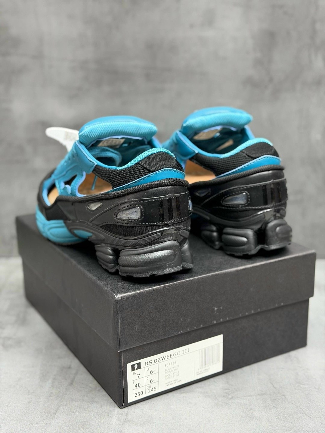 adidas replicant ozweego x raf simons,adidas raf simons x replicant ozweego black colonial blue,кроссовки adidas raf simons x replicant ozweego teal limited edition pack,adidas raf simons ozweego repl