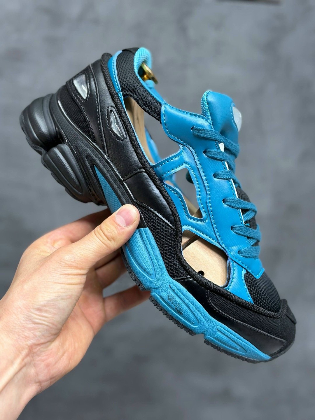 adidas replicant ozweego x raf simons,adidas raf simons x replicant ozweego black colonial blue,кроссовки adidas raf simons x replicant ozweego teal limited edition pack,adidas raf simons ozweego repl