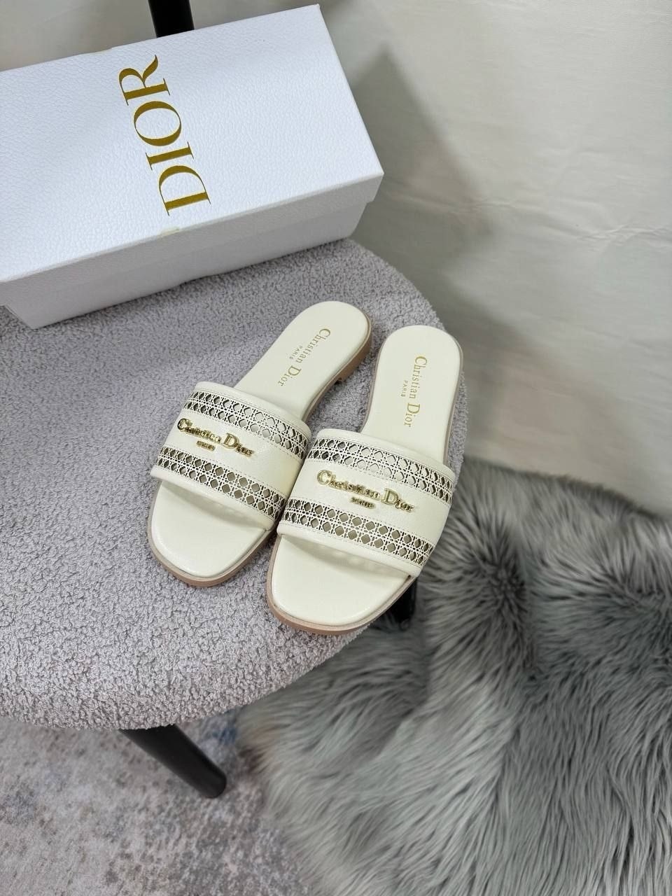 шлепанцы christian dior,шлепанцы christian dior 2026 белые с рисунком,dior dway шлепанцы,сандалии dior,шлепанцы женские christian dior