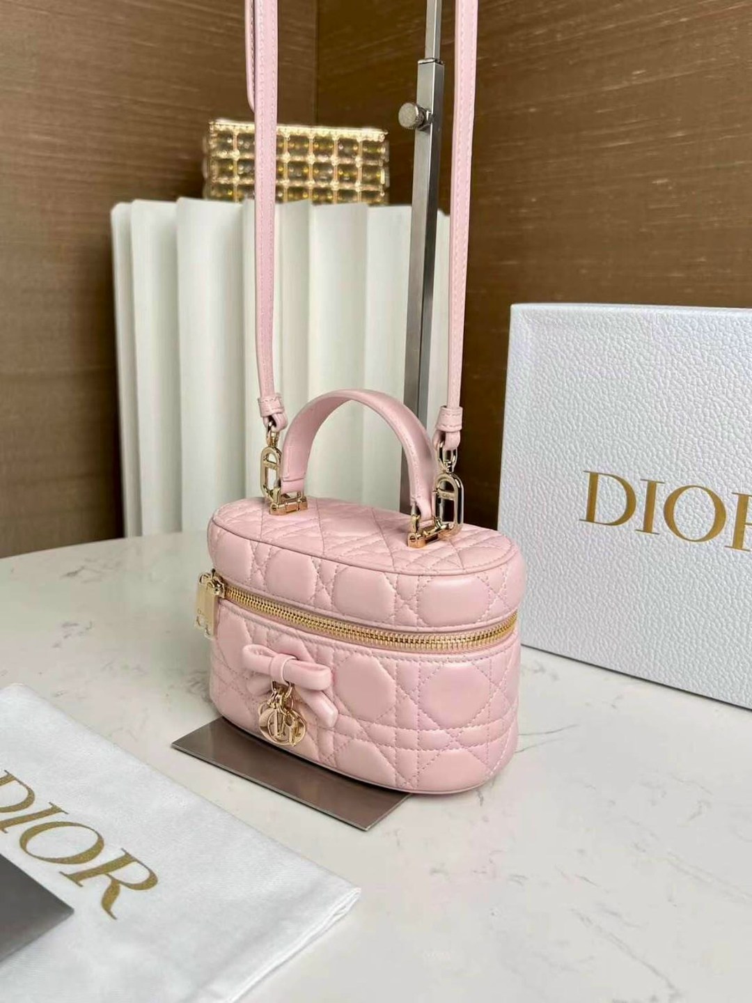 сумка кристиан диор белая кожа,dior сумка,сумка диор кристиан диор,модная сумочка,сумочка