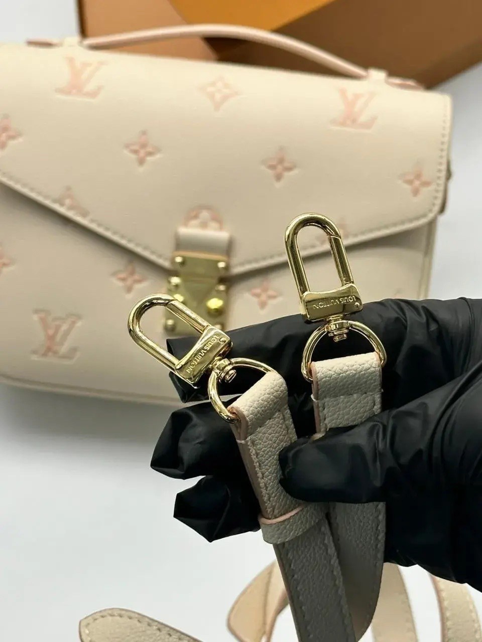 louis vuitton женская сумка,сумка louis vuitton,сумка louis vuitton pochette metis,louis vuitton сумка на плечо,белая сумка луи виттон