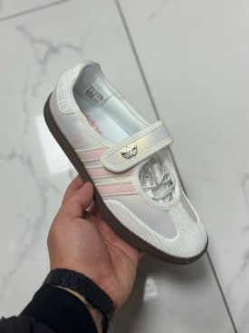 Кроссовки