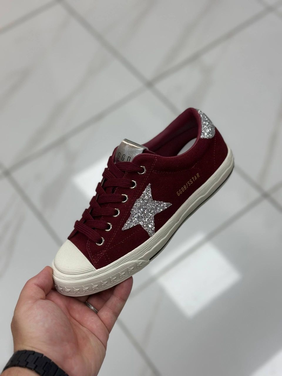 кеды golden goose,,кроссовки golden goose,golden goose грязные кеды,мужские замшевые низкие кроссовки с вышитыми звездами superstar golden goose коричневый