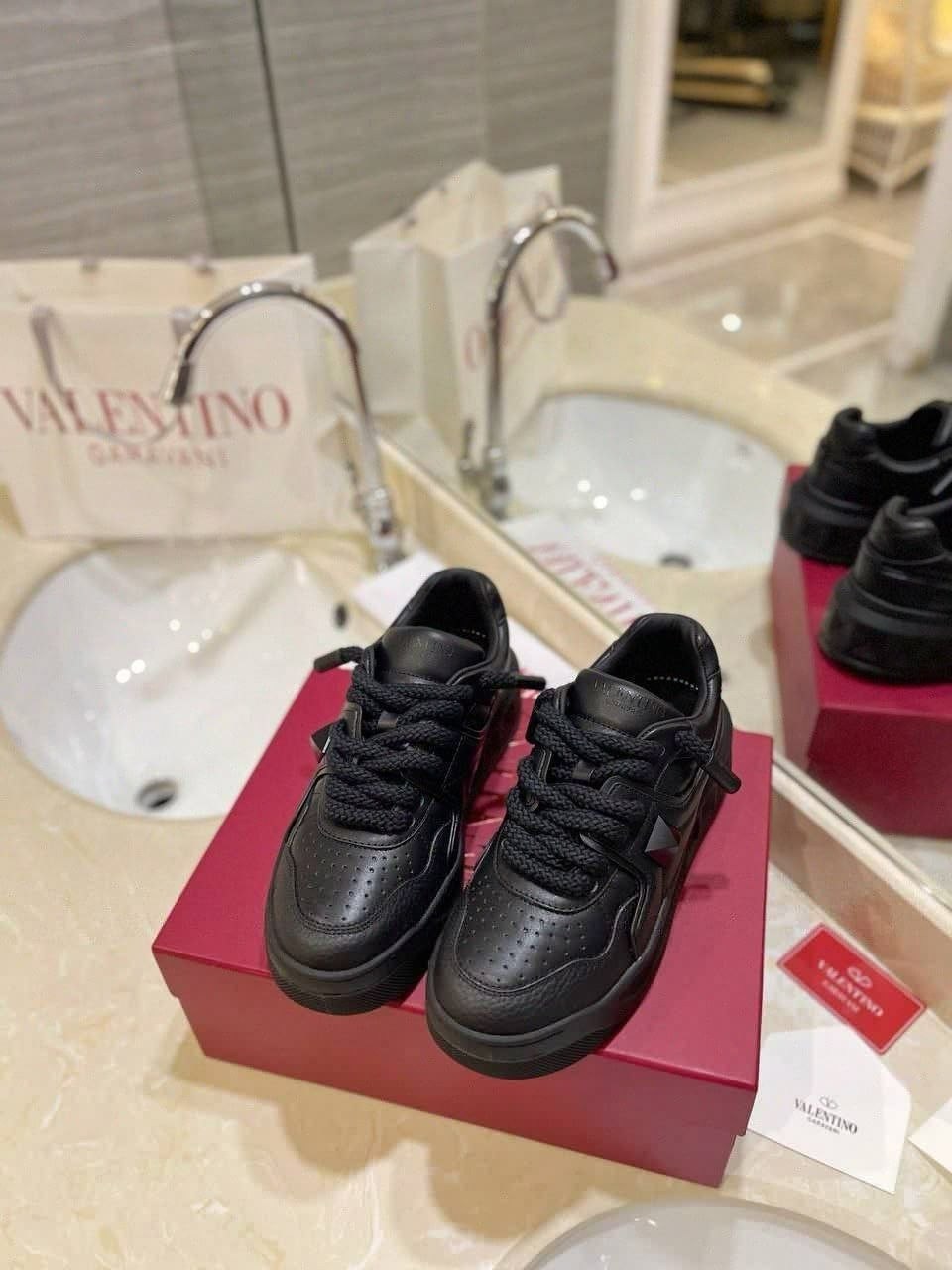 кроссовки valentino женские,valentino кроссовки,,кроссовки валентино мужские,кроссовки мужские женские