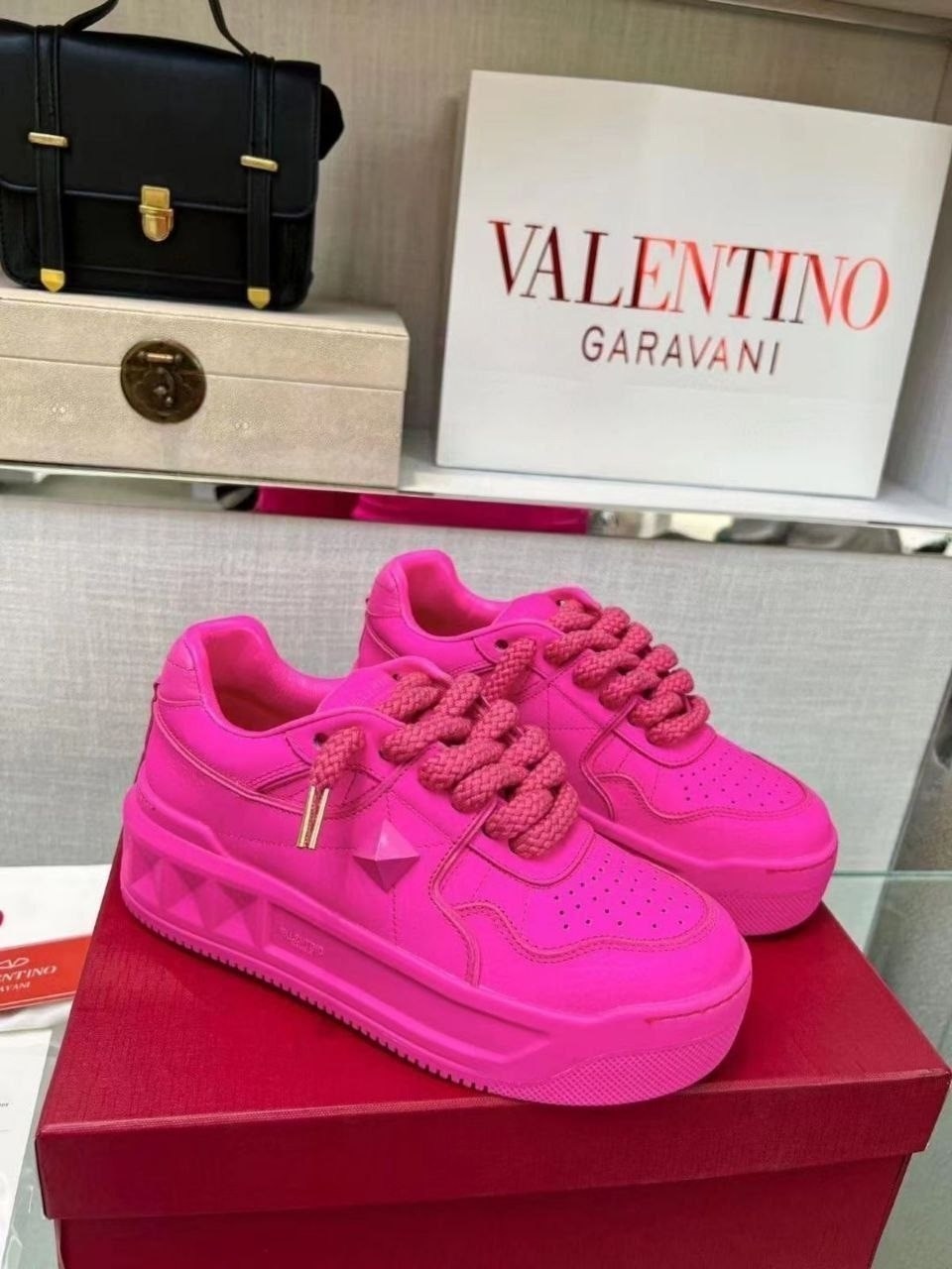 кроссовки валентино розовые,кроссовки женские valentino,кроссовки валентино женские розовые,valentino кроссовки,кроссовки valentino garavani one stud xl