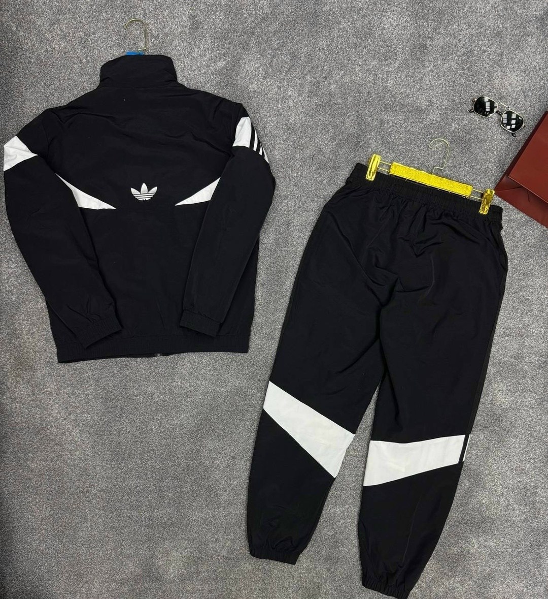мужской спортивный костюм adidas,костюм спортивный adidas originals,костюм adidas 90 х,спортивный костюм adidas,спортивный костюм двойка adidas