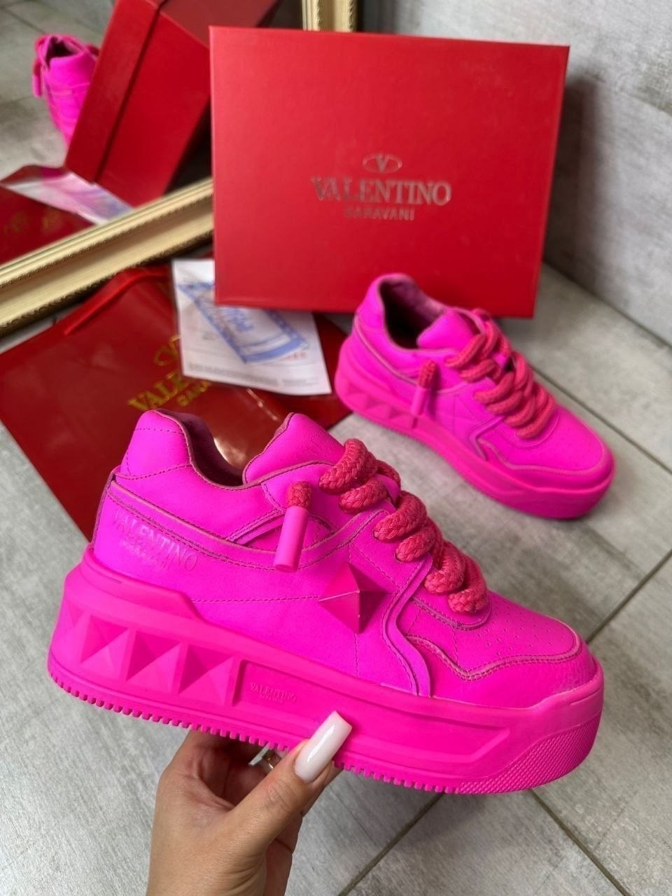 кроссовки валентино розовые,кроссовки женские valentino,кроссовки валентино женские розовые,valentino кроссовки,кроссовки valentino garavani one stud xl