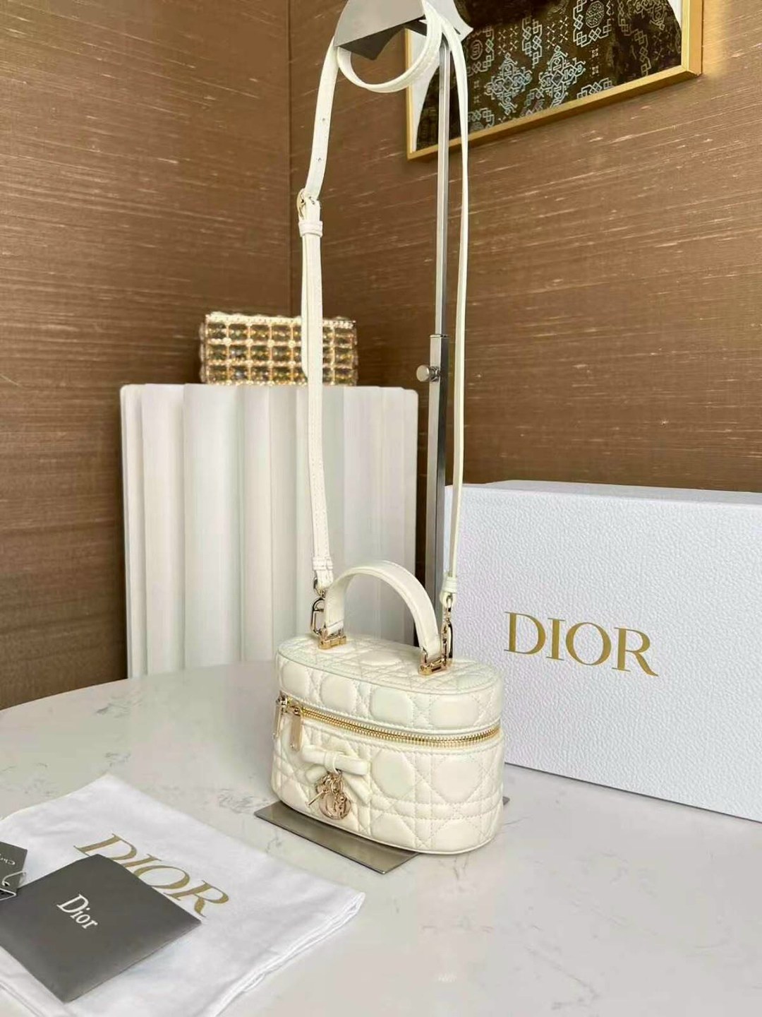 сумка кристиан диор белая кожа,dior сумка,сумка диор кристиан диор,модная сумочка,сумочка