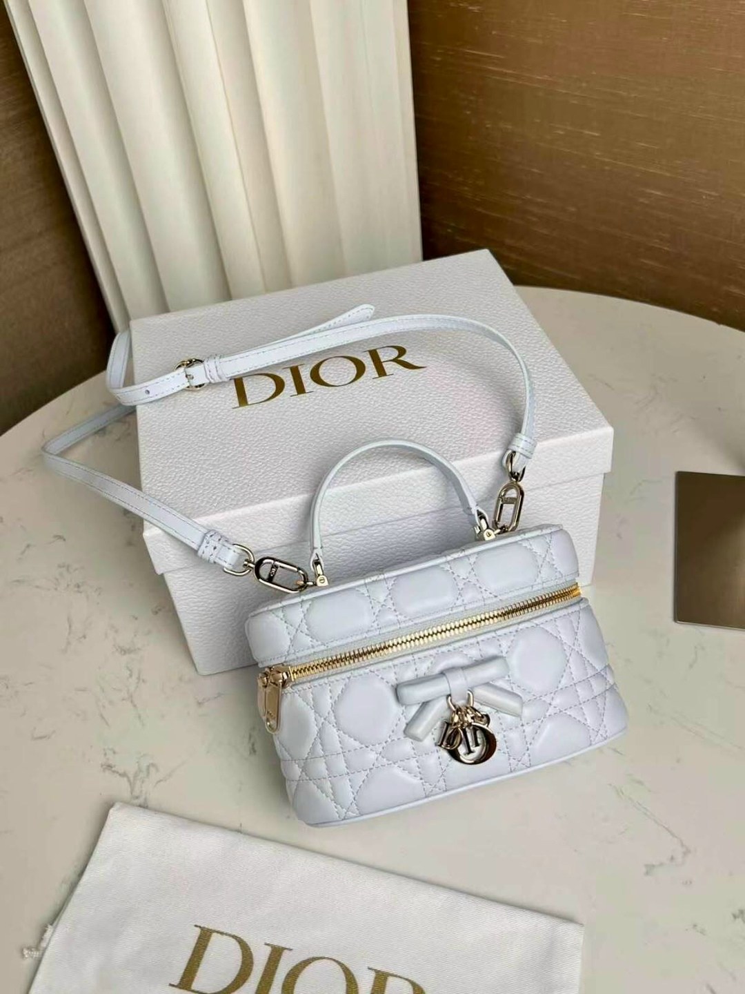 сумка кристиан диор белая кожа,dior сумка,сумка диор кристиан диор,модная сумочка,сумочка