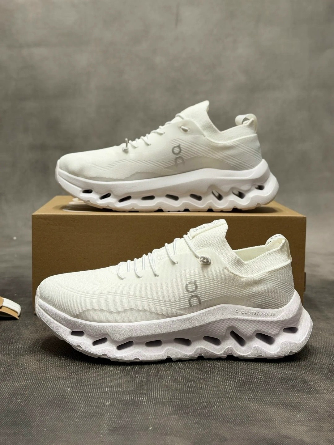 ,спортивная ,кроссовки брендовые,спортивные кроссовки,женские кроссовки