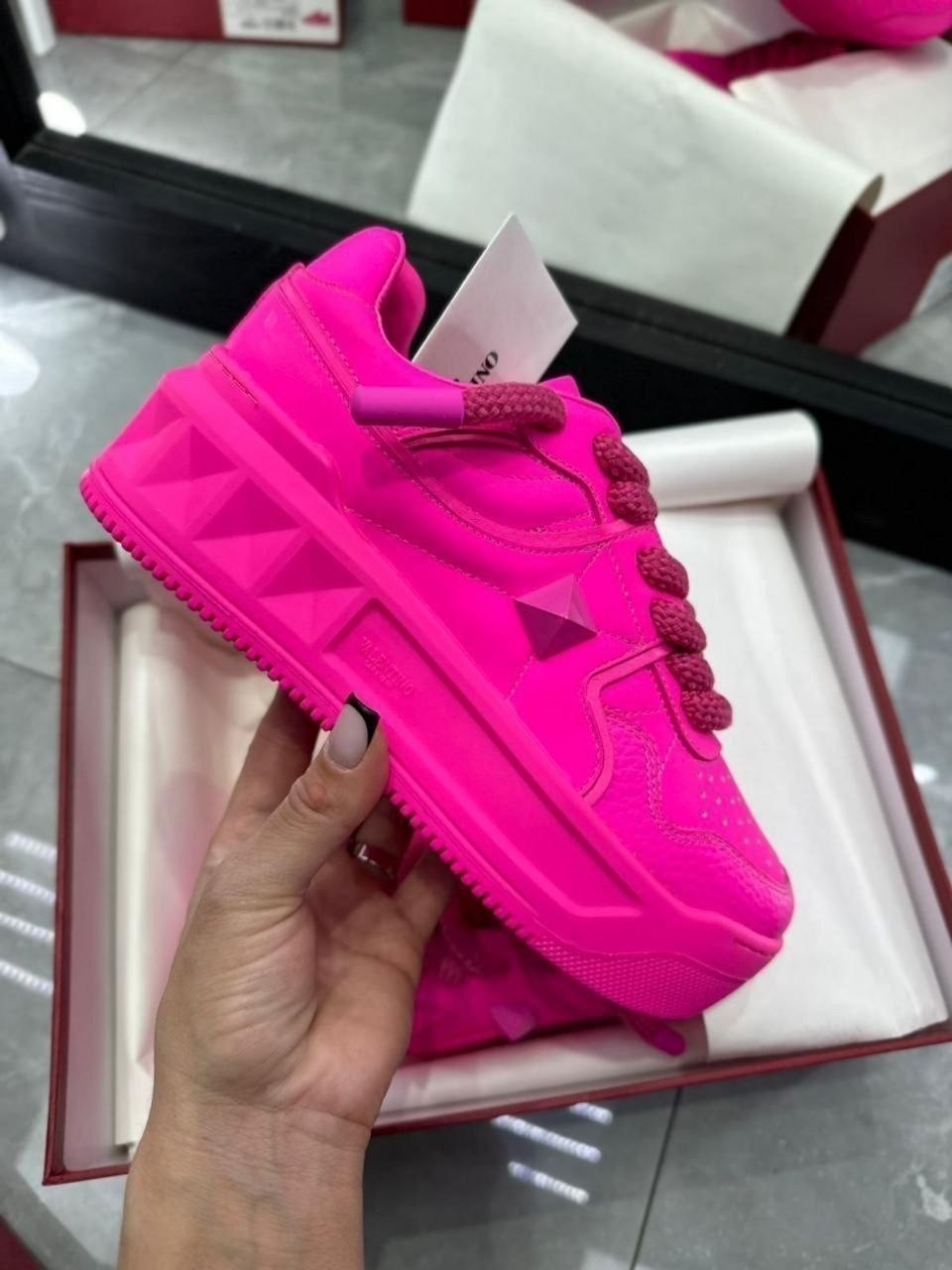 кроссовки валентино розовые,кроссовки женские valentino,кроссовки валентино женские розовые,valentino кроссовки,кроссовки valentino garavani one stud xl