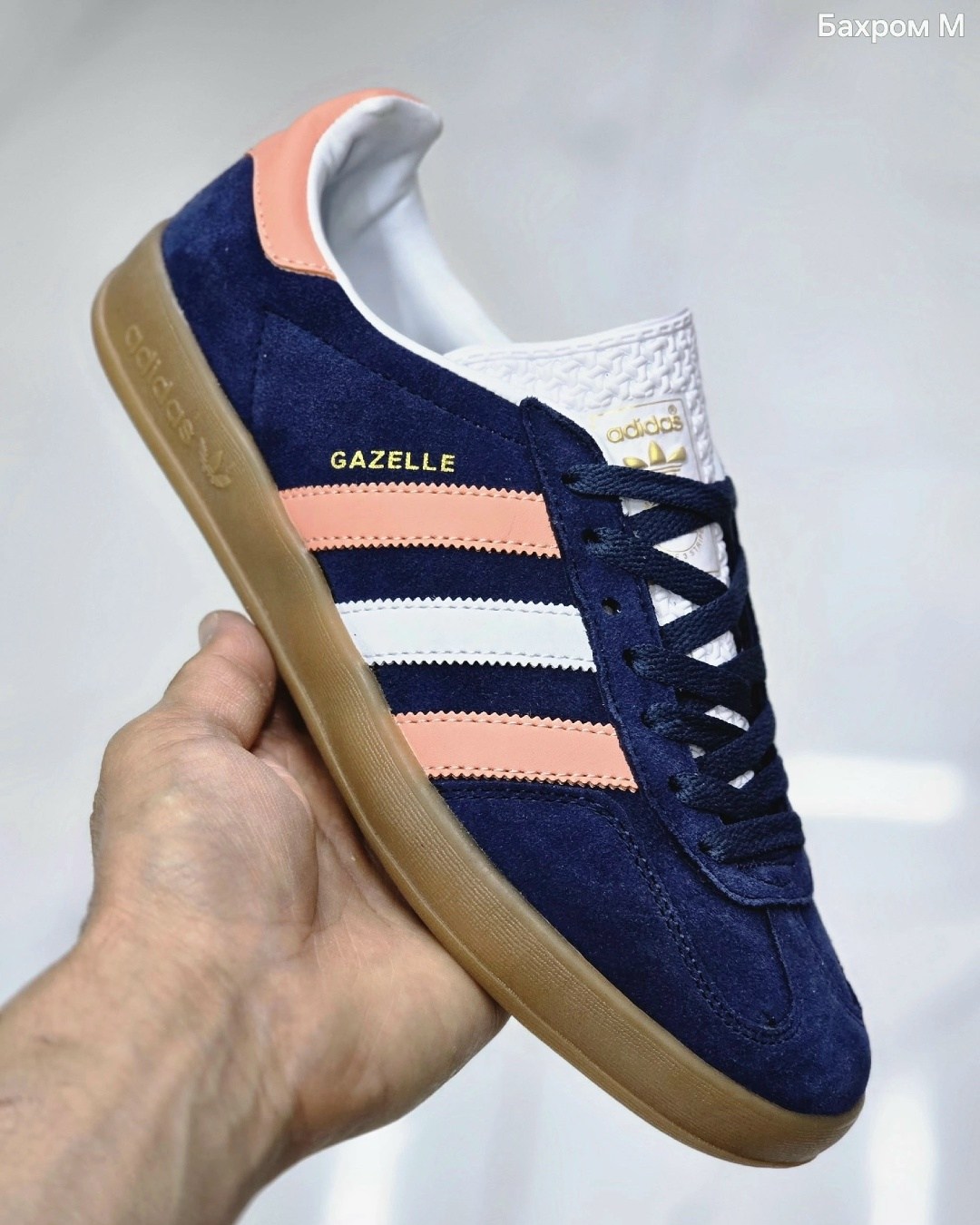 кроссовки adidas gucci x wmns gazelle 'gg monogram' коричневый,adidas gazelle gucci,кроссовки adidas gazelle gucci,adidas gucci мужские gazelle,gucci adidas collab sneakers gazelle collection