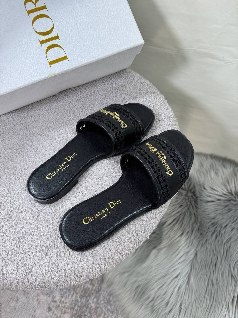шлепанцы christian dior,шлепанцы christian dior 2026 белые с рисунком,dior dway шлепанцы,сандалии dior,шлепанцы женские christian dior