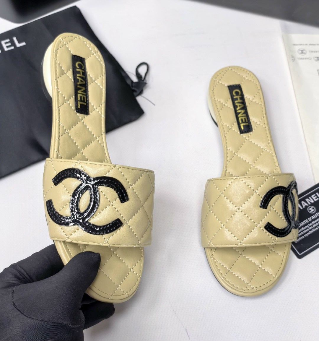 шлепанцы chanel,босоножки chanel,тапочки женские chanel,тапочки chanel,шлепки шанель женские