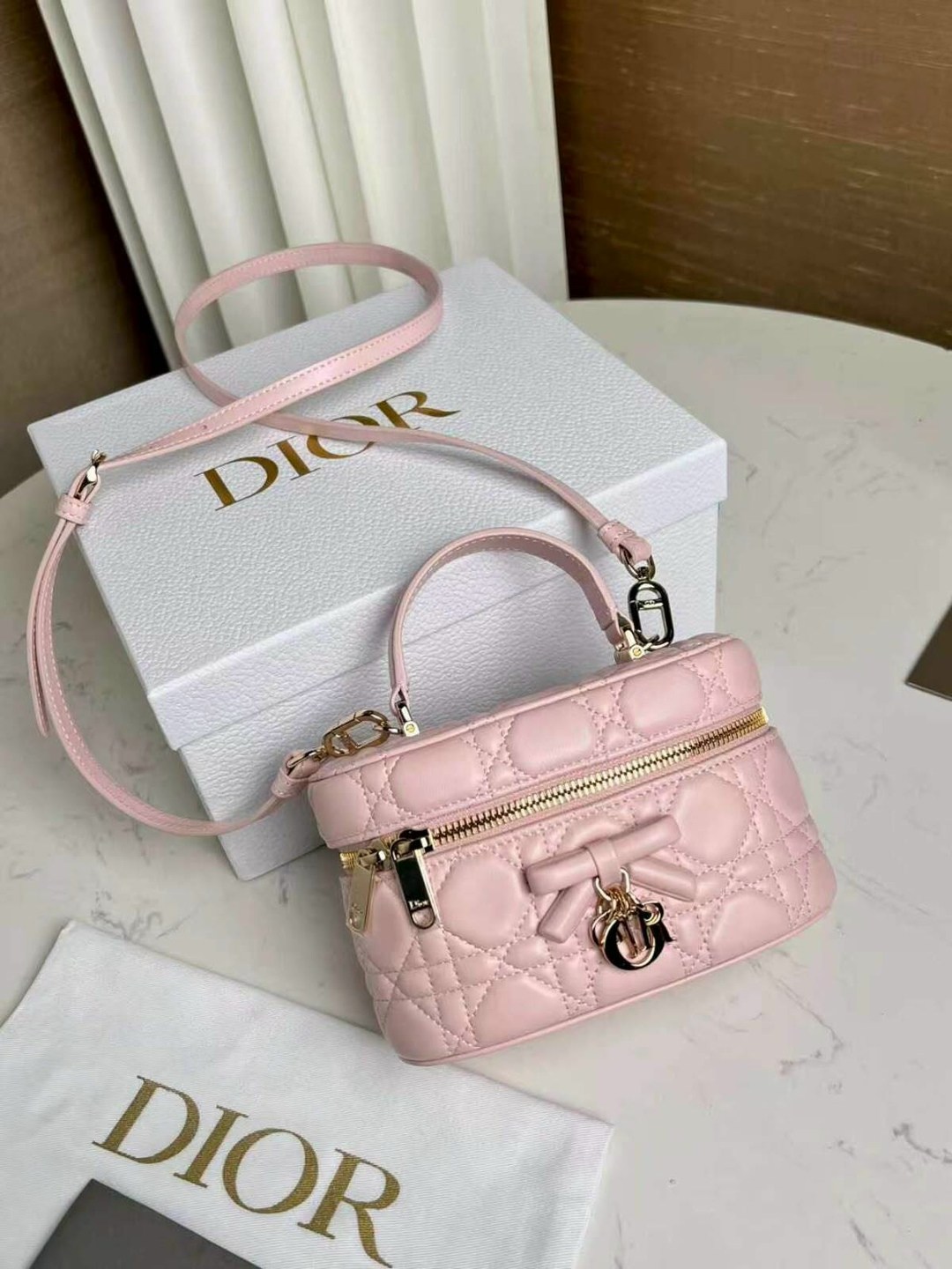 сумка кристиан диор белая кожа,dior сумка,сумка диор кристиан диор,модная сумочка,сумочка