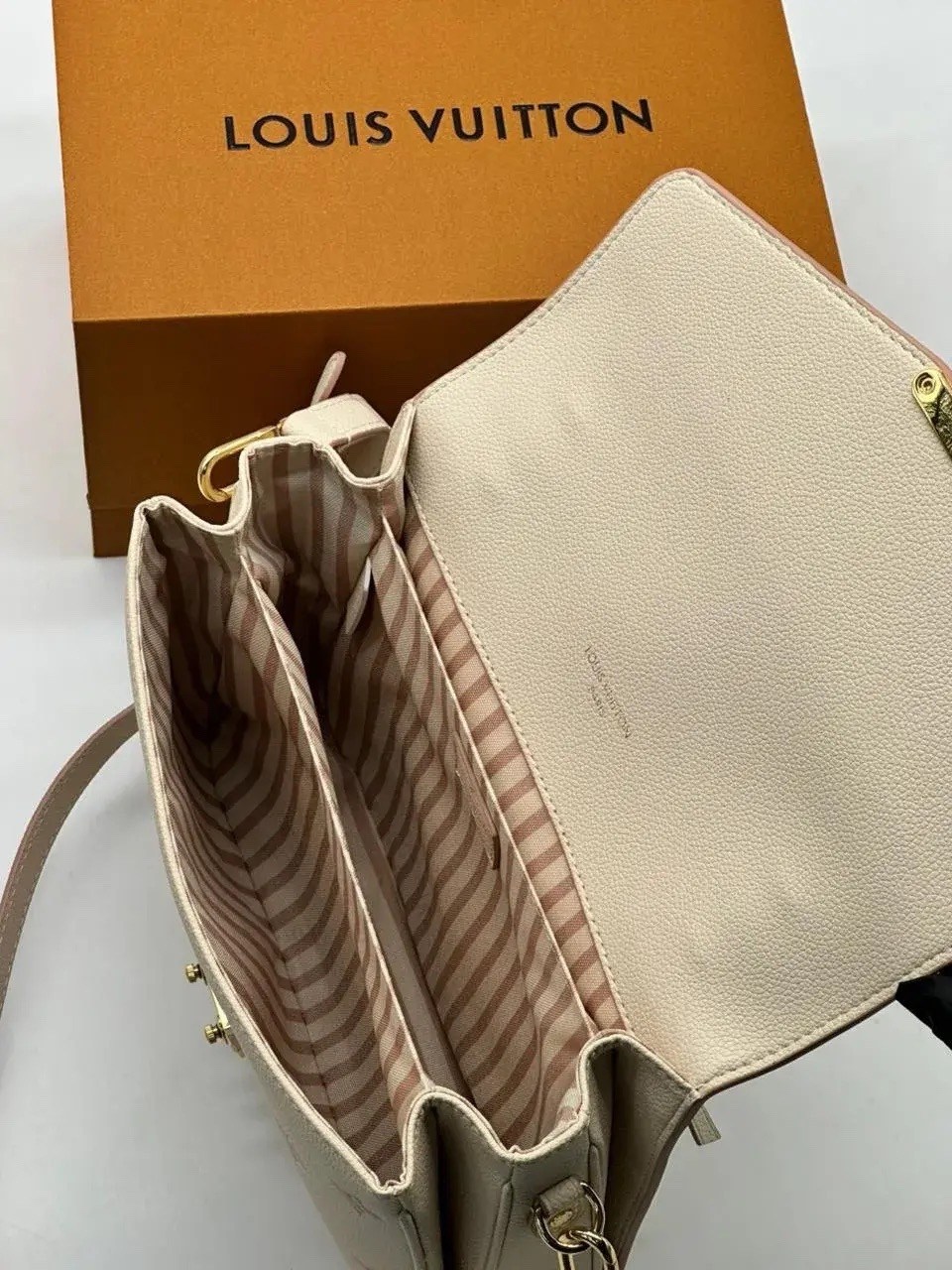 louis vuitton женская сумка,сумка louis vuitton,сумка louis vuitton pochette metis,louis vuitton сумка на плечо,белая сумка луи виттон