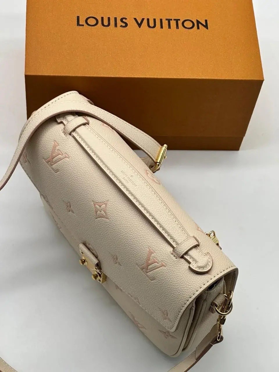 louis vuitton женская сумка,сумка louis vuitton,сумка louis vuitton pochette metis,louis vuitton сумка на плечо,белая сумка луи виттон