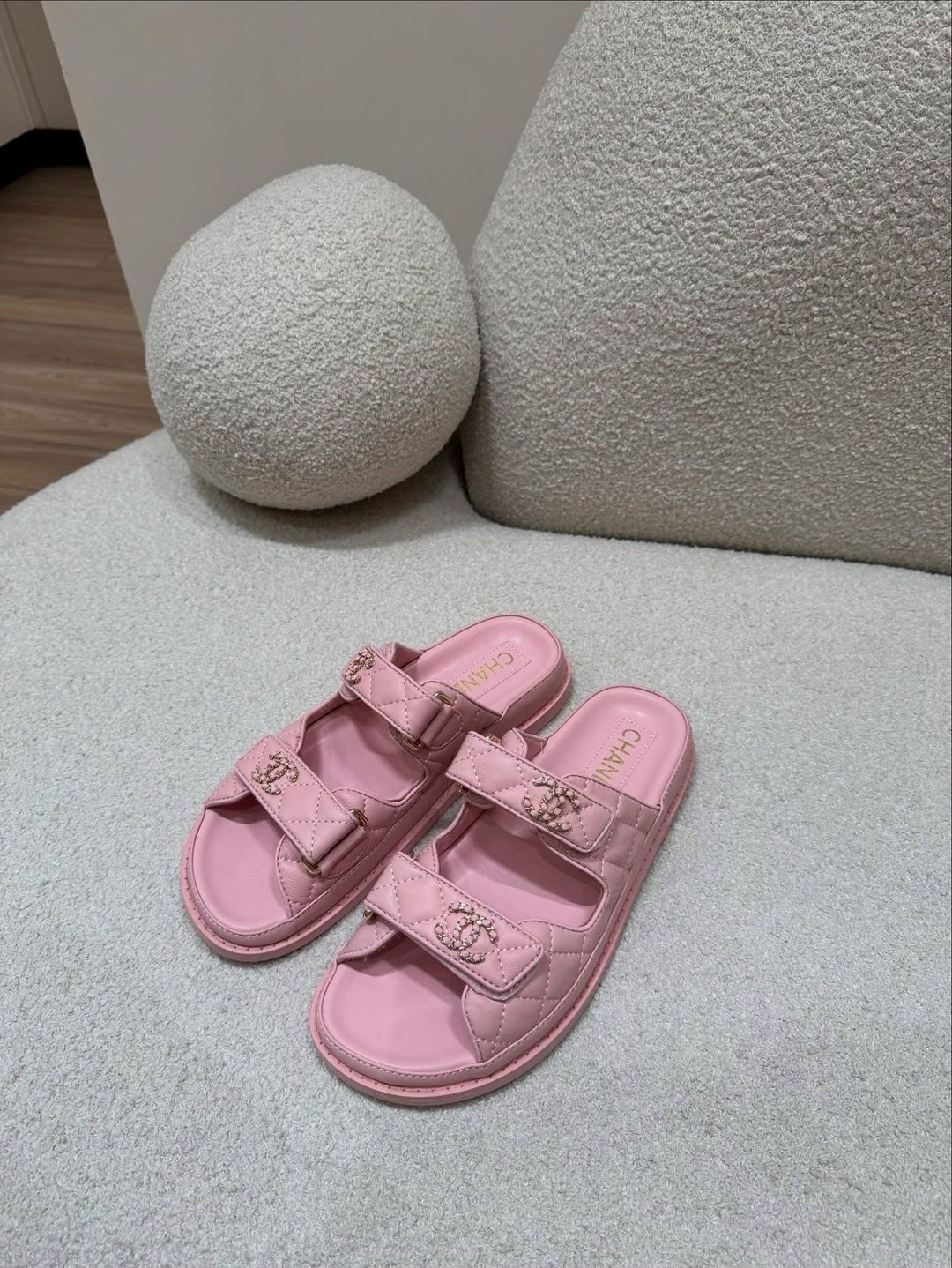 шлепанцы chanel,сандалии chanel,,шлепки шанель,женские шлепанцы