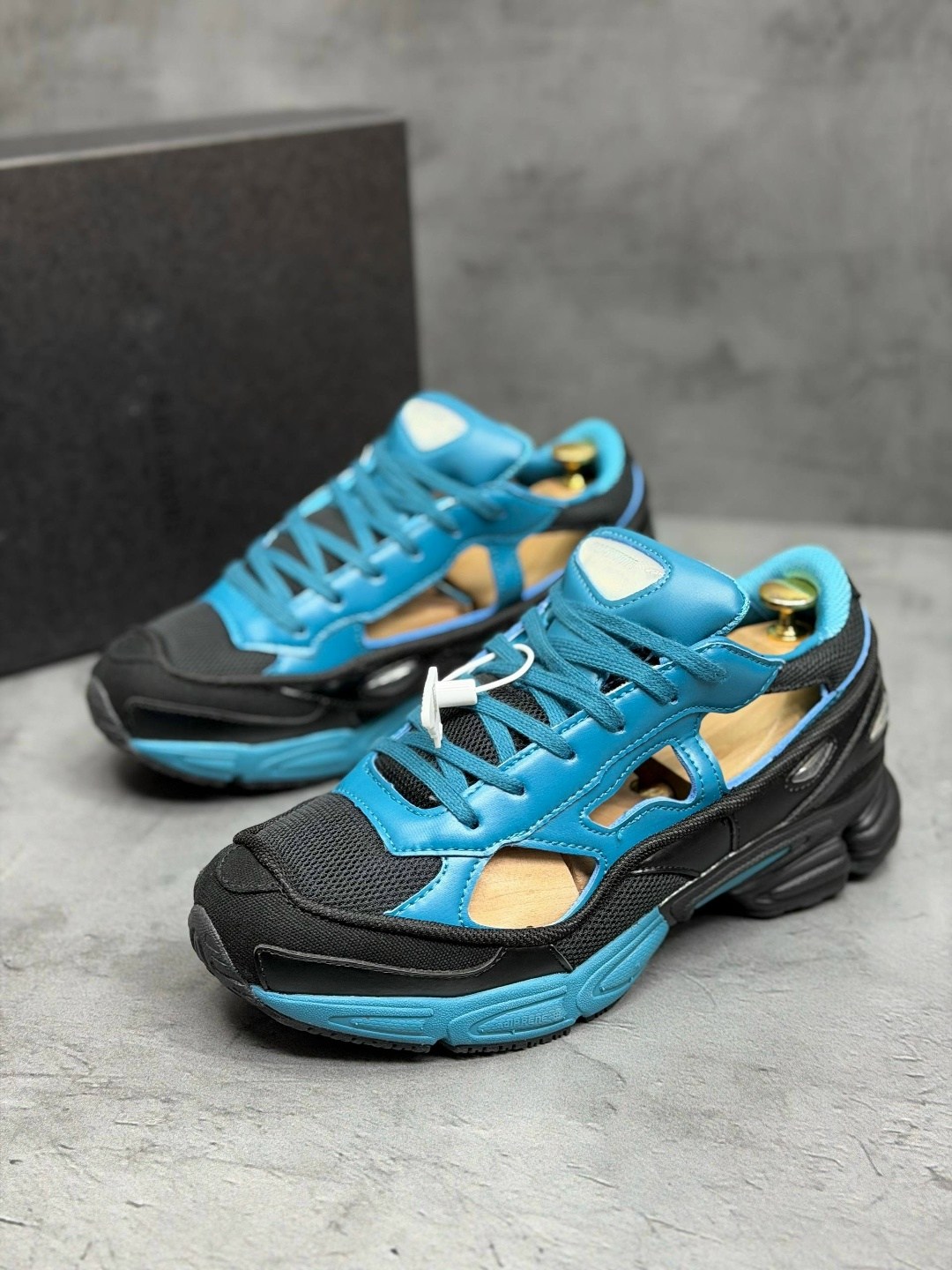 adidas replicant ozweego x raf simons,adidas raf simons x replicant ozweego black colonial blue,кроссовки adidas raf simons x replicant ozweego teal limited edition pack,adidas raf simons ozweego repl