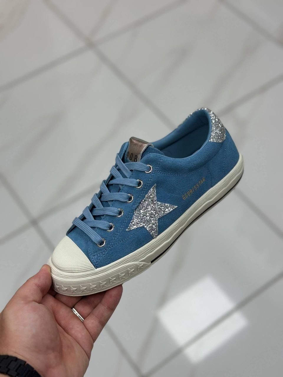 кеды golden goose,,кроссовки golden goose,golden goose грязные кеды,мужские замшевые низкие кроссовки с вышитыми звездами superstar golden goose коричневый