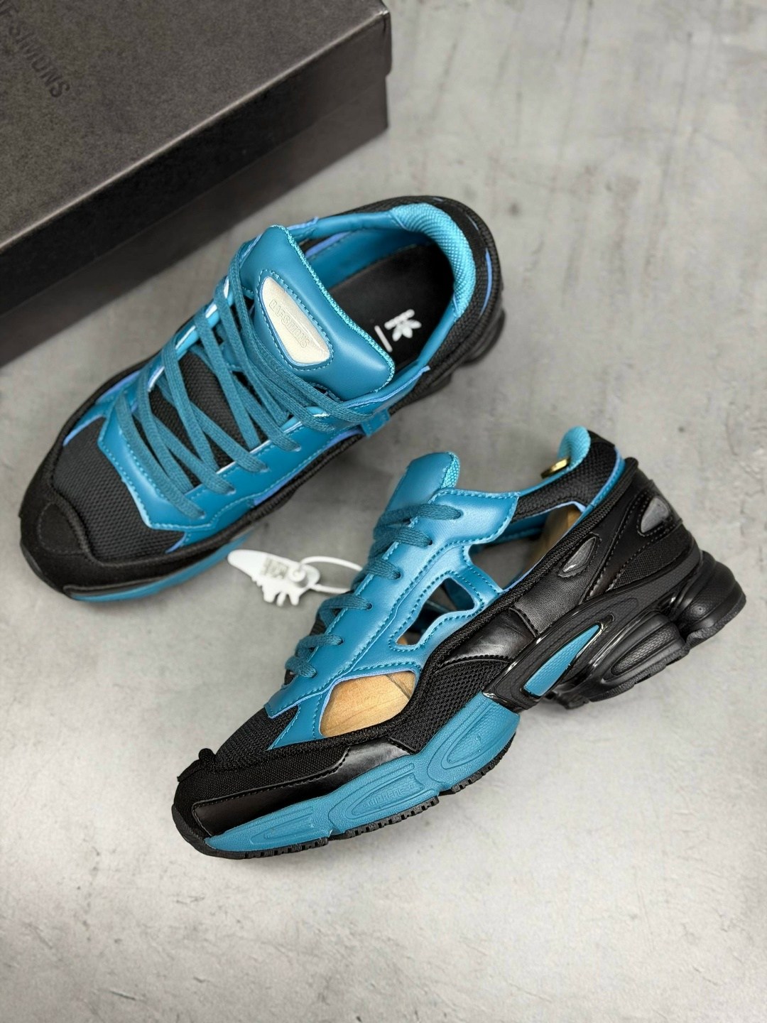 adidas replicant ozweego x raf simons,adidas raf simons x replicant ozweego black colonial blue,кроссовки adidas raf simons x replicant ozweego teal limited edition pack,adidas raf simons ozweego repl